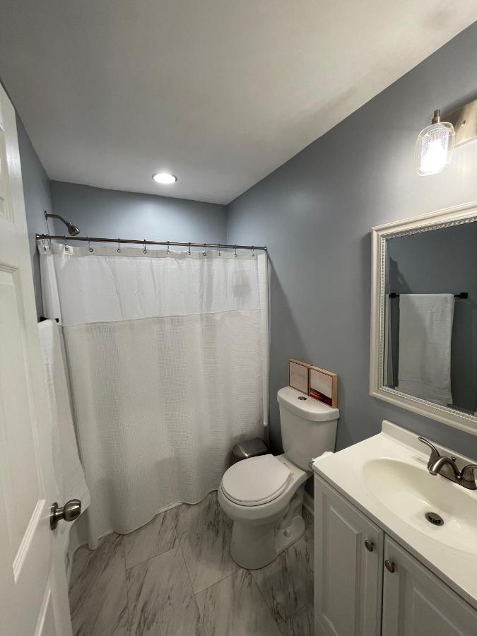 Remodeled Cottage With Sunroom Manchester Exterior photo