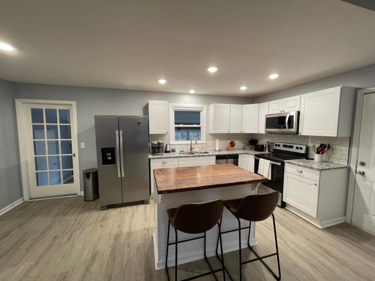 Remodeled Cottage With Sunroom Manchester Exterior photo