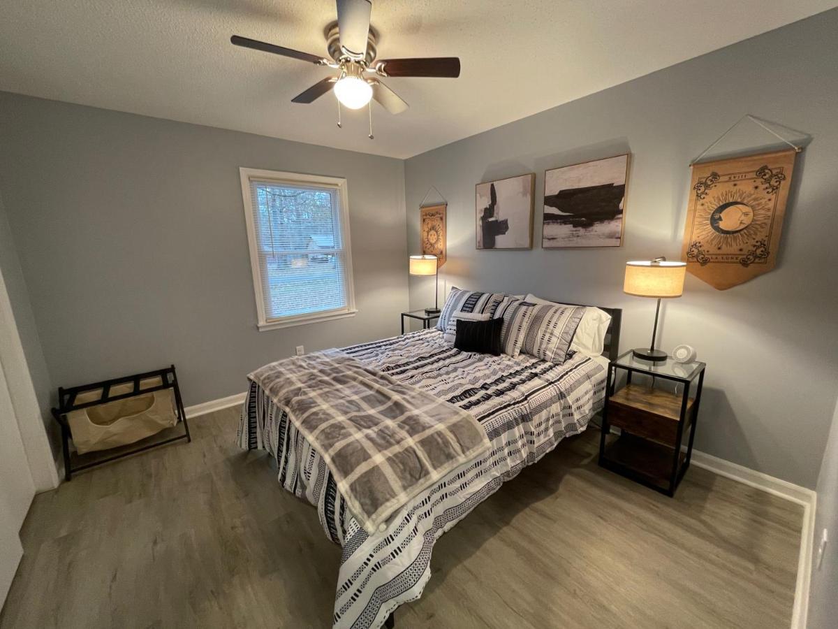Remodeled Cottage With Sunroom Manchester Exterior photo
